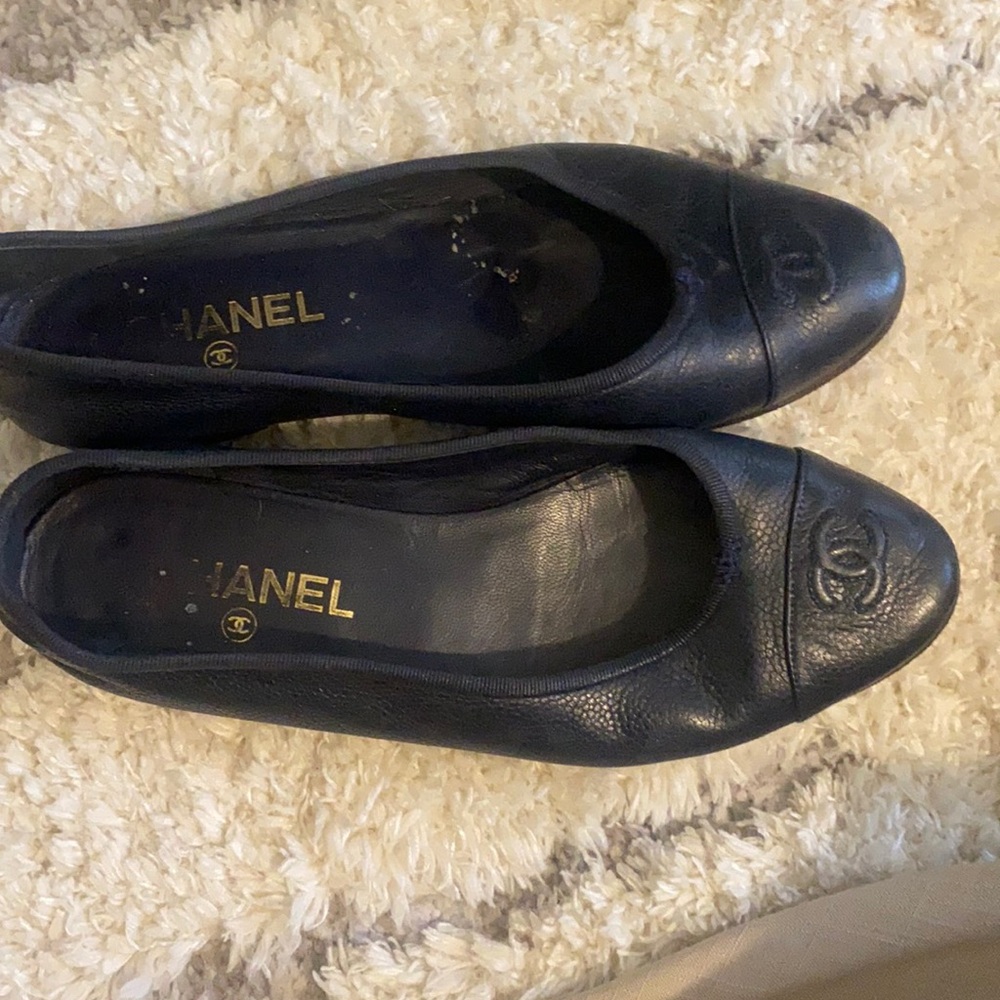 CHANEL Navy Leather CC Cap-Toe Ballet Flats
